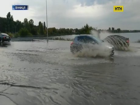 Ливень и гигантский град натворили бед в Виннице