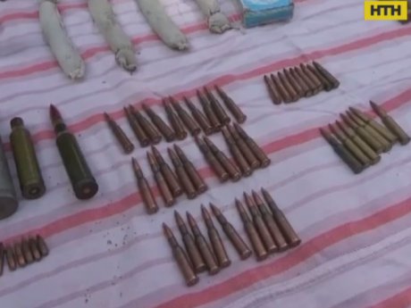 У Сумах 60-річна жінка знайшла сумку боєприпасів під час прибирання у квартирі