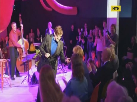 Ангела Меркель бореться за голоси виборців у нічному клубі