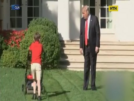 Юний прихильник Трампа скосив газон біля Білого дому
