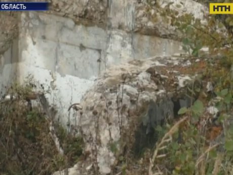 Мешканці кількох сіл на Волині понад 30 років живуть поруч із небезпечним лісом