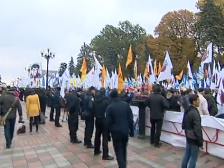 Четверо людей постраждало внаслідок сутичок під Верховною Радою