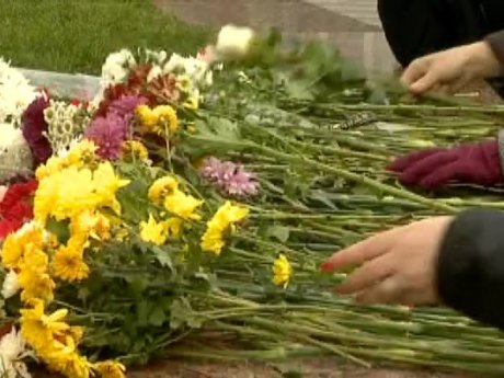 Напередодні 73-ї річниці визволення України у Києві вшановують пам'ять загиблих