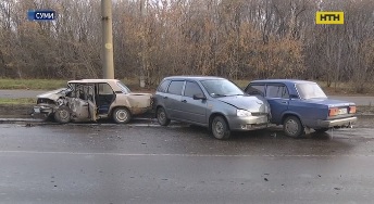 Масштабна ДТП у Сумах: зіткнулися одразу чотири ВАЗа