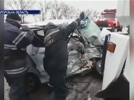 Двоє людей загинули в ДТП на Запоріжжі