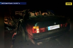 БМВ на шаленій швидкості влетів у шкільний автобус на Житомирщині