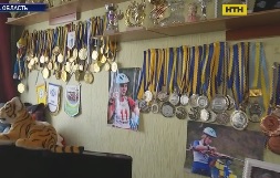 Украинская спортсменка, чемпионка  мира по биатлону живет в лачуге