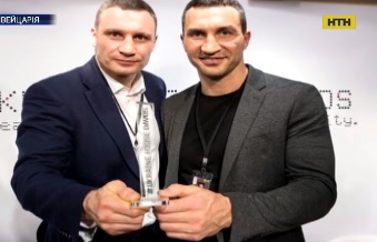 В Давосе братьев Кличко наградили за успешное продвижение положительного образа Украины в мире