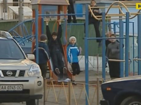 Не можна керувати автомобілем, виїжджати за кордон та полювати: такі обмеження відсьогодні чекають на злісних неплатників аліментів
