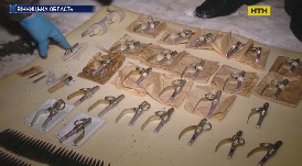 Підпільний арсенал зброї та вибухівки викрили у бабусі з Вінниччини