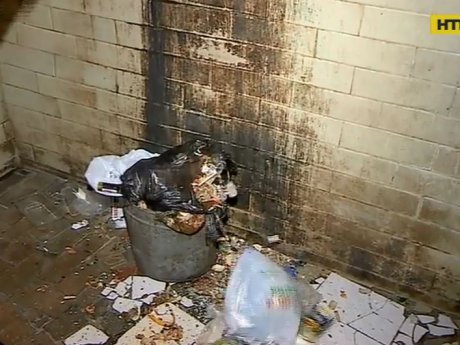 У містах жахливо смердять сміттєпроводи в багатоповерхівках
