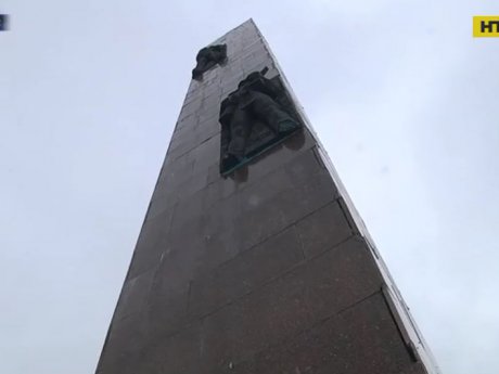 Во Львове чиновники все же решили демонтировать Монумент Славы