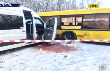 ДТП на виїзді з Києва: рейсовий автобус не пропустив маршрутку