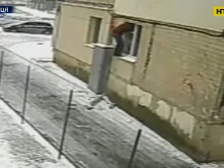 В Виннице жители поймали грабителя, который дважды влез в одно и то же окно