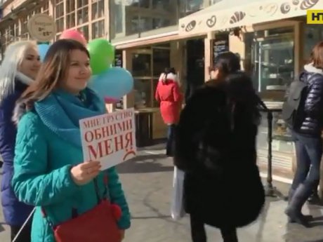 В Одессе весну и женский праздник встречали солнцем и горячими объятиями