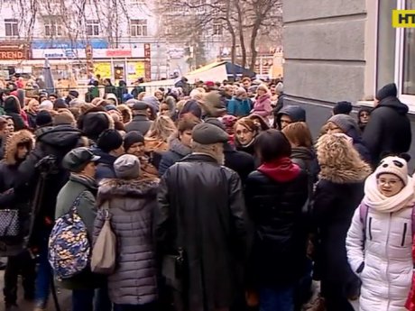 В понедельник 500 учеников престижного столичного лицея смогут вернуться к учебе