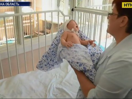 На Львовщине в высотке под дверью квартиры нашли младенца