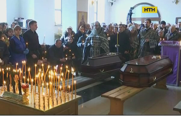 В Кемерове начались похороны детей, которые погибли в "Зимней вишне"