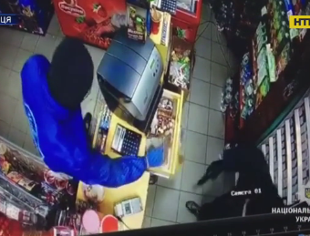 Вооруженные мужчины ограбили продуктовый магазин в Виннице