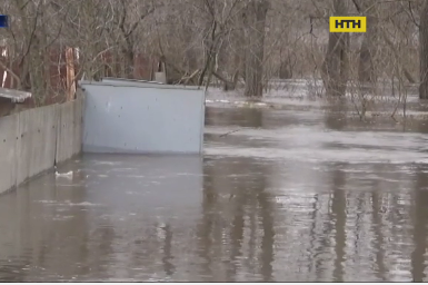 Потоп на Черниговщине, жителей эвакуируют спасатели