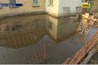 На Київщині масово затопило будинки