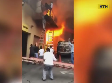 Пожар в танцевальной студии: дети прыгали с балконов, спасаясь от огня
