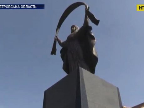 В Кривом Роге вместо Ленина установили статую Богородицы