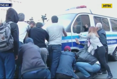 Протесты в Ереване продолжаются, полиция начала задерживать людей