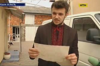 Закарпатский школьник изобрел способ переработки листьев на бумагу