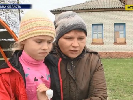 6-летней школьнице на игровой площадке отрезало палец