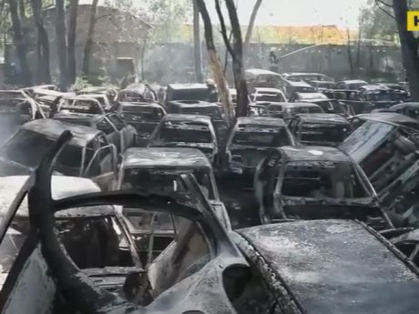 54 автомобиля сгорели на стоянке в Киеве