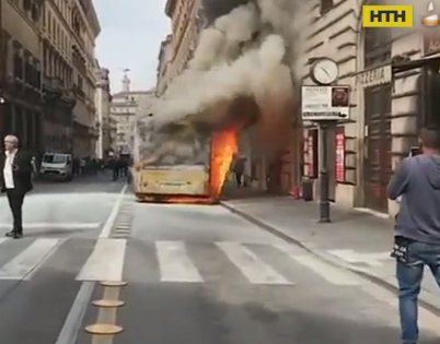 В центре Рима взорвался автобус