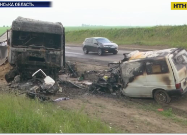 ДТП на Рівненщині: зіткнулися вантажівка і мікроавтобус, 1 людина загинула
