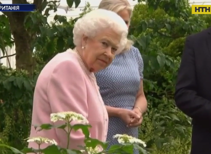 Королева Елизавета Вторая посетила цветочное шоу в Челси