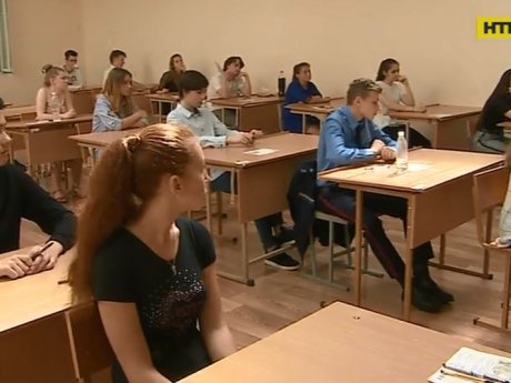 Правоохоронці обшукали майже 300 учнів по всій Україні