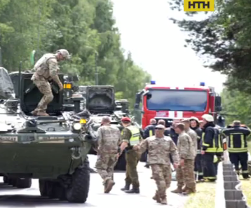 Четыре военных бронетранспортера столкнулись в Литве