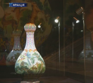 Порцелянову вазу 18 століття продали за 16 мільйонів євро на Сотбіс