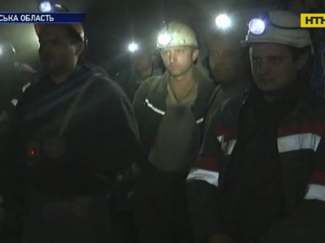 На Волыни почти 40 шахтеров отказываются подниматься на поверхность
