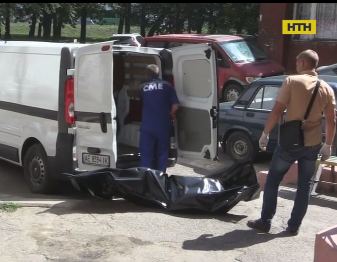 У Дніпрі зарізали чоловіка в під'їзді багатоповерхівки