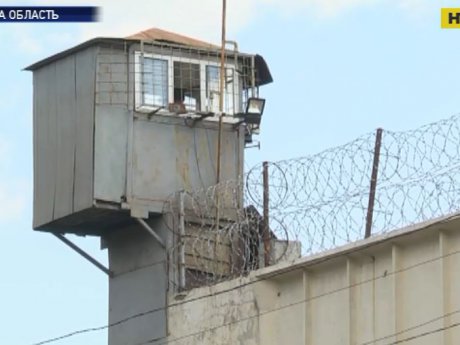 Десятки правоохоронців продовжують пошуки в'язнів, які втекли з Одеської колонії