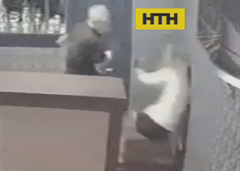 Клієнт зали гральних автоматів жорстоко побив і пограбував працівницю
