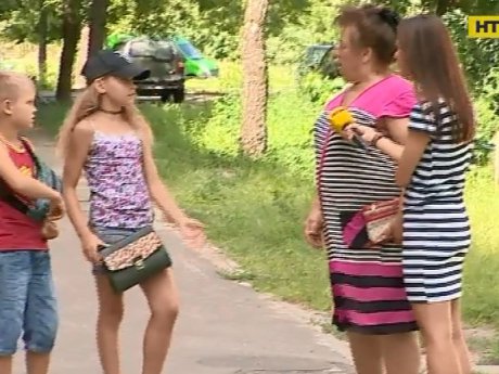 В Киеве после публикации в Интернете 6-летнюю девочку обвинили в садизме и жестоком обращении с животными