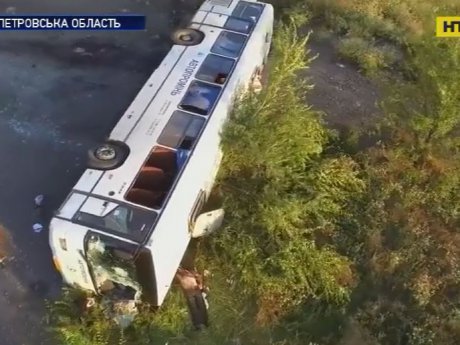 Двоє людей загинули, ще 20 травмувалися внаслідок карколомної аварії на Дніпропетровщині