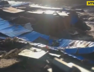 Гірський струмок убив 8 людей, та зруйнував десятки будинків у Китаї