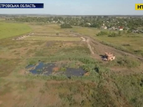 На Дніпропетровщині мешканці селища Петропавлівки задихаються від страшного смороду