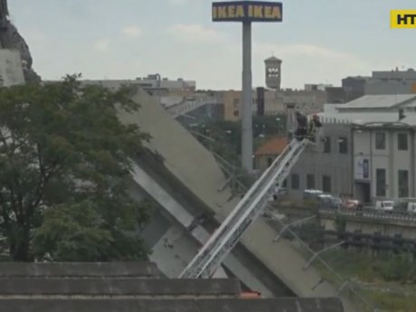 30 людей стали жертвами обвалу автомобільного мосту в Італії