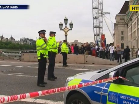 Наїзд на людей біля британського парламенту кваліфікують як теракт