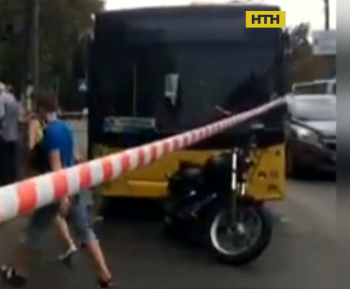 Мотоцикліст обстріляв водія автобуса у столиці