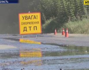 В результате ДТП тонны мазута вылились на дорогу в Винницкой области