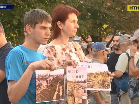 В Запорожье люди вышли на массовый митинг в защиту парка Яланского